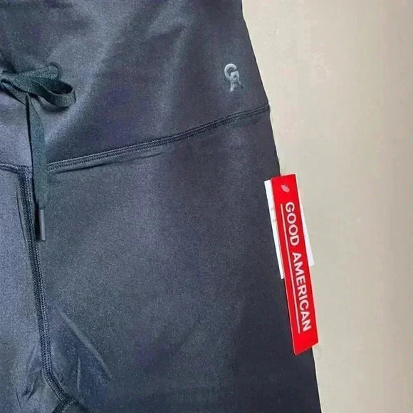 Good American Cinched Waist Capri Camo Size Large - Picture 10 of 13